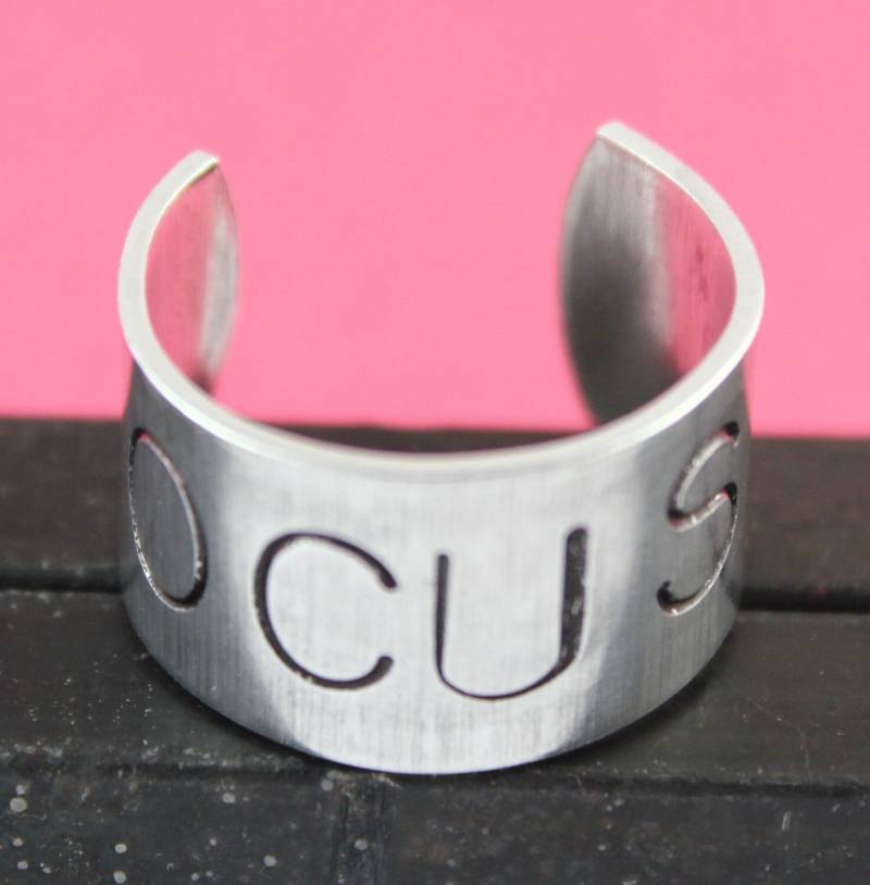 Sale - Focus Ring Handgestempelter Verstellbarer Silberring Fotograf Geschenk von StampinOffThePath