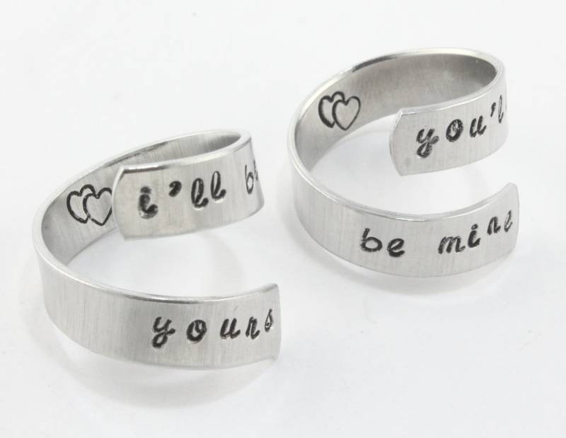 Sale - I'll Be Yours You'll Mine Ring Set Paar Ringe Verstellbare Aluminium Hand Gestempelte Valentinstag Geschenk von StampinOffThePath