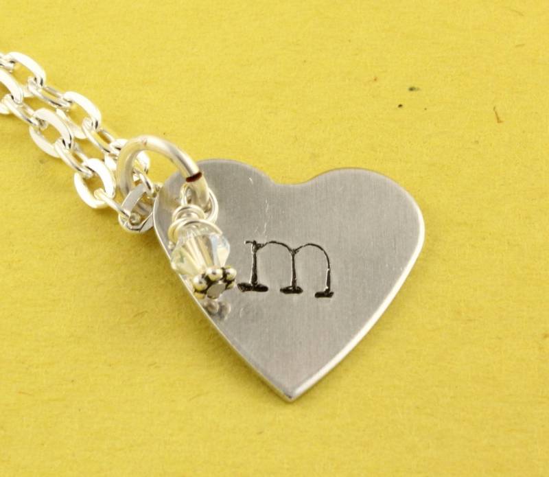 Sale - Initiale Herz Handgestempelt Geburtsstein Halskette Personalisiertes Handgestempeltes Geschenk Muttertagsgeschenk von StampinOffThePath