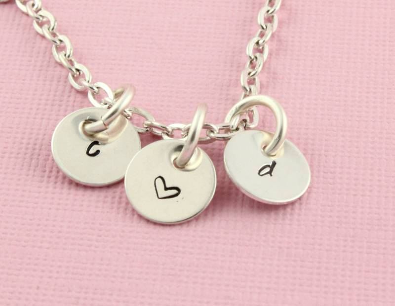 Sale - Initialen Und Herz Halskette Silber Hand Gestempelte Personalisierte Muttertagsgeschenk Für Mama Oder Oma von StampinOffThePath