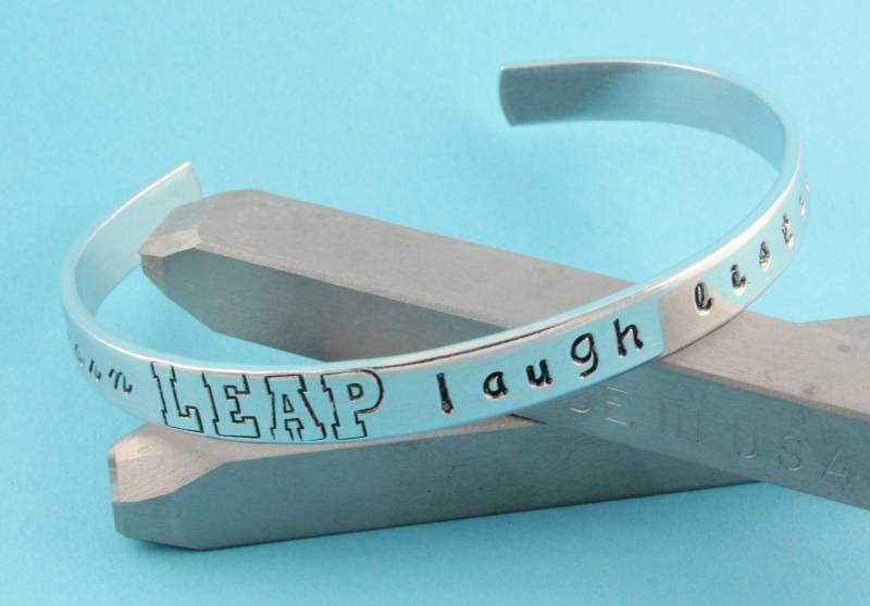 Sale - Live Learn Leap Laugh Listen Love Handgestempeltes Manschettenarmband von StampinOffThePath
