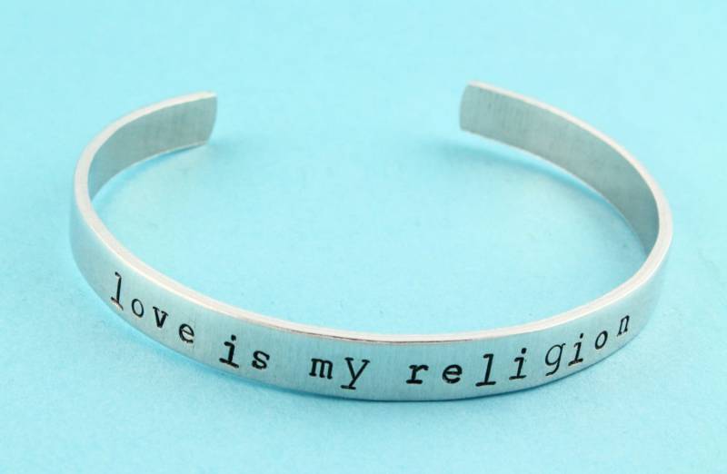 Sale - Love Is My Religion Handgestempeltes Armband Aluminium Valentinstag von StampinOffThePath
