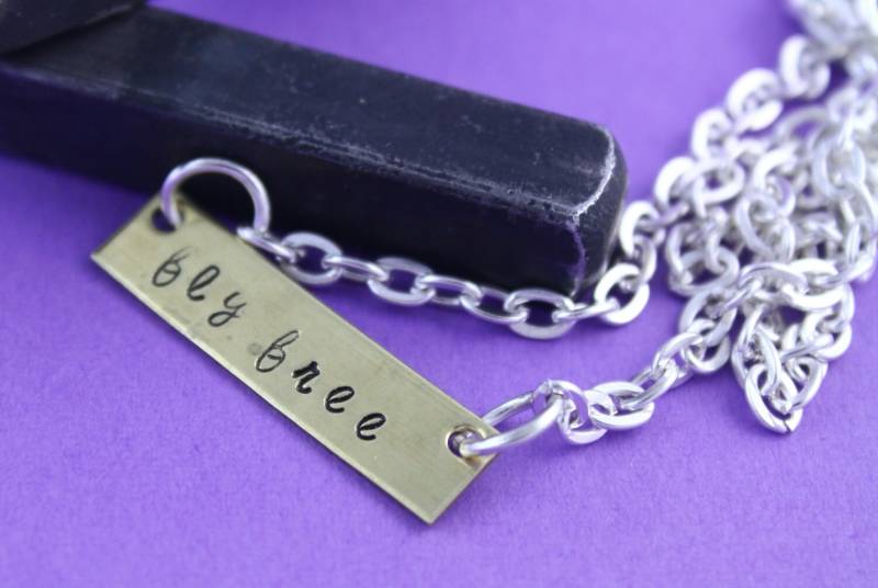 Sale - Silber Bar Halskette Personalisierte Bar Fliegenfrei Abschluss Geschenk Geschenk Zum Muttertag von StampinOffThePath