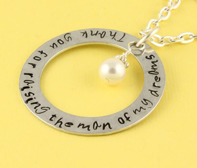 Sale - Thank You For Raising The Man Of My Dreams Halskette Mutter Des Bräutigams Hochzeit Silber Hand Gestempelte Personalisierte von StampinOffThePath