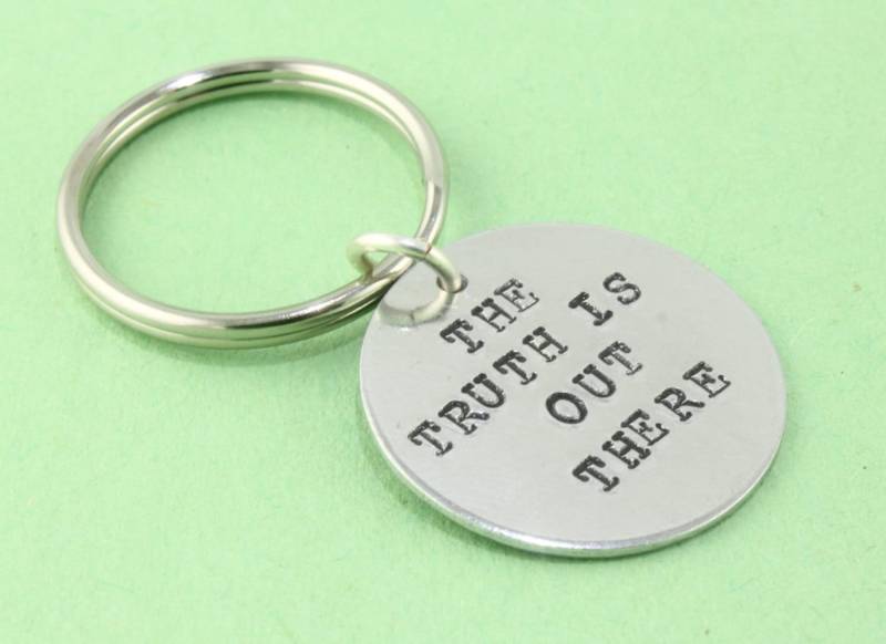 The Truth Is Out There Schlüsselanhänger - Silber Schlüsselring Film Alien von StampinOffThePath