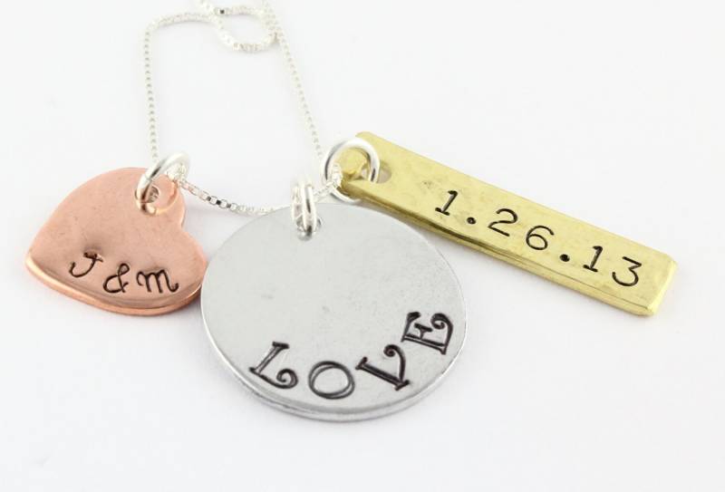 Weihnachtsgeschenk - Personalisierte Kette Aus Metall Kupfer Messing Aluminium Liebespaare Geschenk Hand Gestempelt Jahrestag von StampinOffThePath