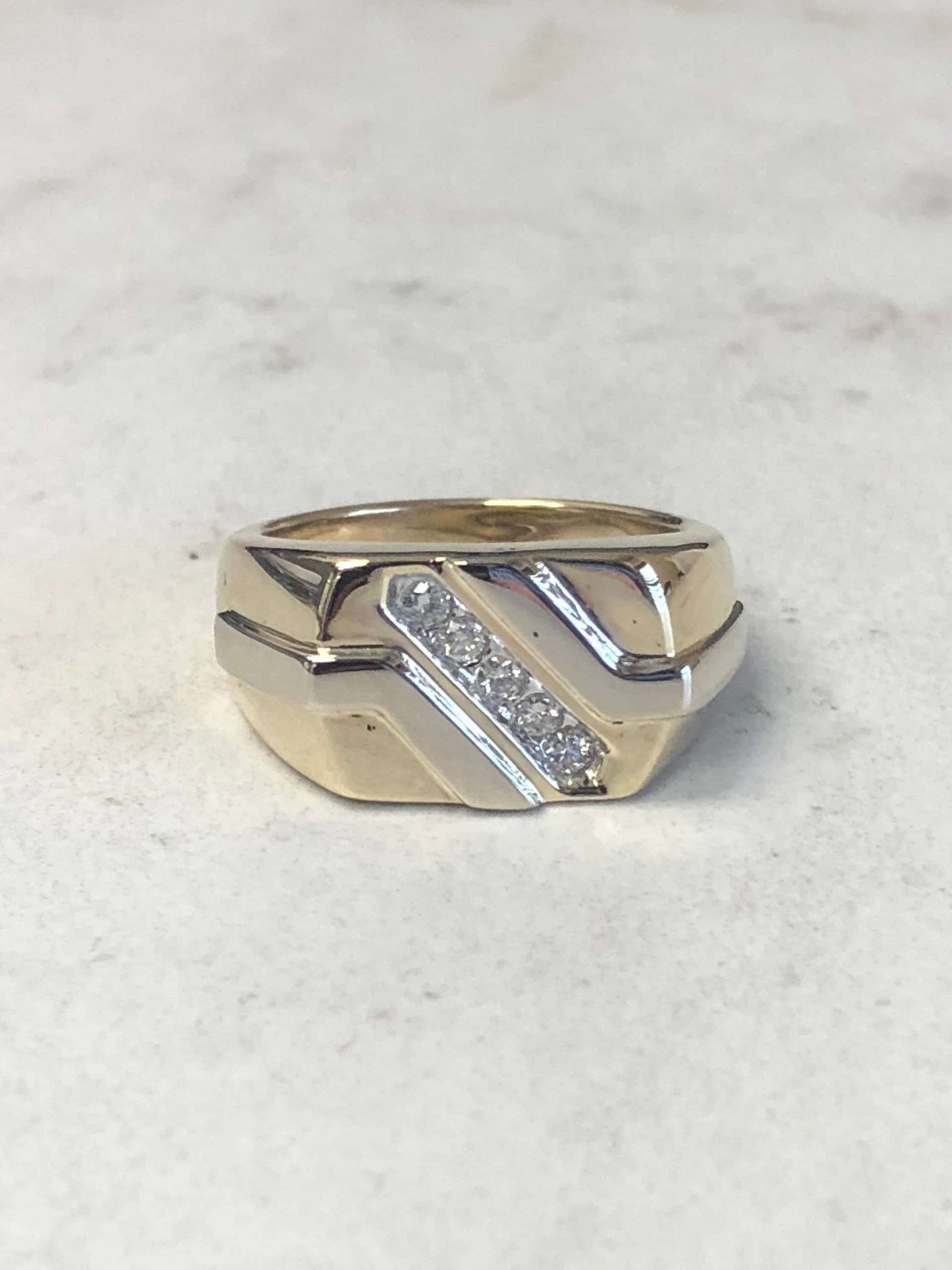 14Kt Gelb/Weiß Gold Herren Diamant Ring .15Ctw Zu Einem Sehr Erschwinglichen Preis von StanPaulJewelry