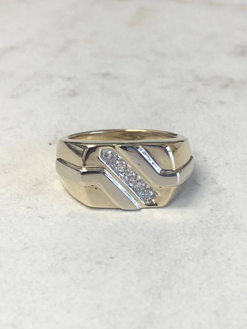 14Kt Gelb/Weiß Gold Herren Diamant Ring .15Ctw Zu Einem Sehr Erschwinglichen Preis von StanPaulJewelry