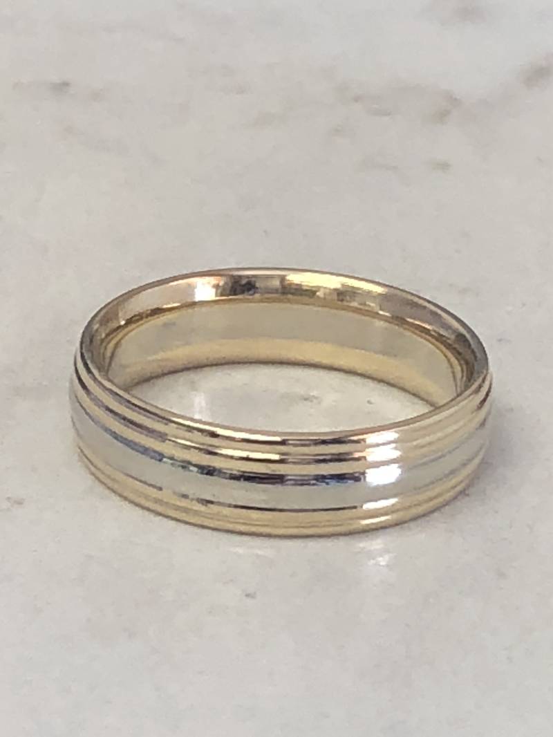 14Kt Gelb - Und Weißgold Zweifarbige Unisex Hochzeit/Jubiläum Band 6 Mm Breit Zu Einem Sehr Erschwinglichen Preis von StanPaulJewelry