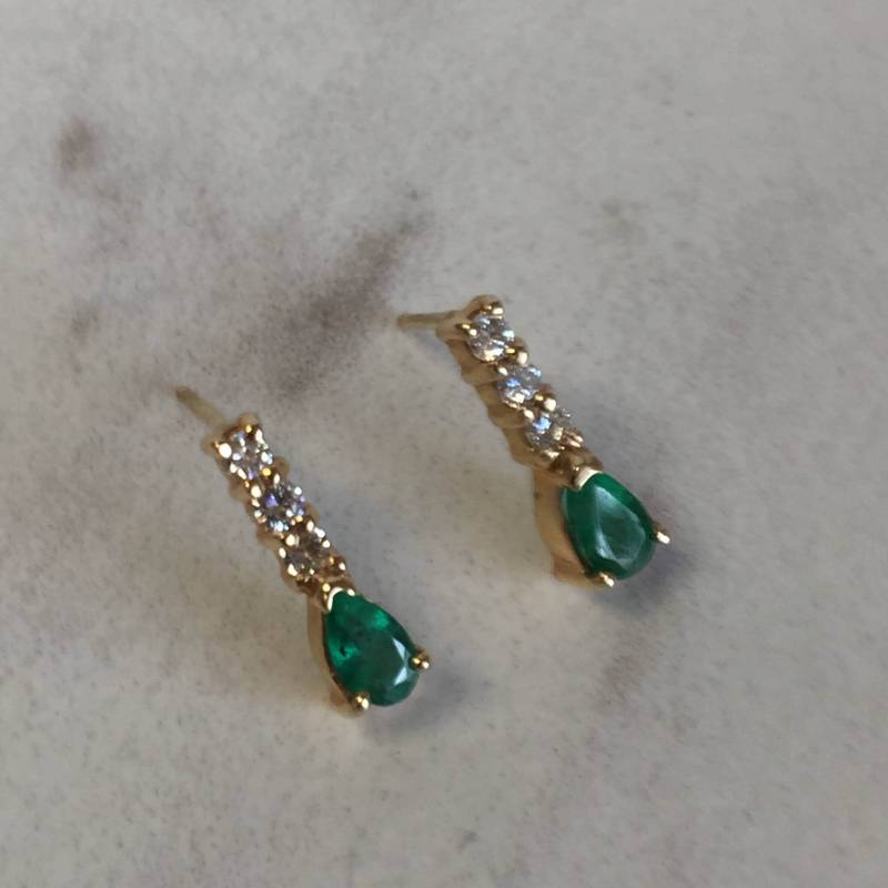 14Kt Gelbgold Damen Diamant Und Smaragd Ohrringe Zu Einem Sehr Erschwinglichen Preis von StanPaulJewelry