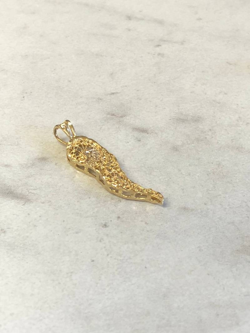 14Kt Gelbgold Einzigartige Filigrane Religiöse Horn, Das Ist 1 1/2" in Der Länge Zu Einem Sehr Erschwinglichen Preis von StanPaulJewelry