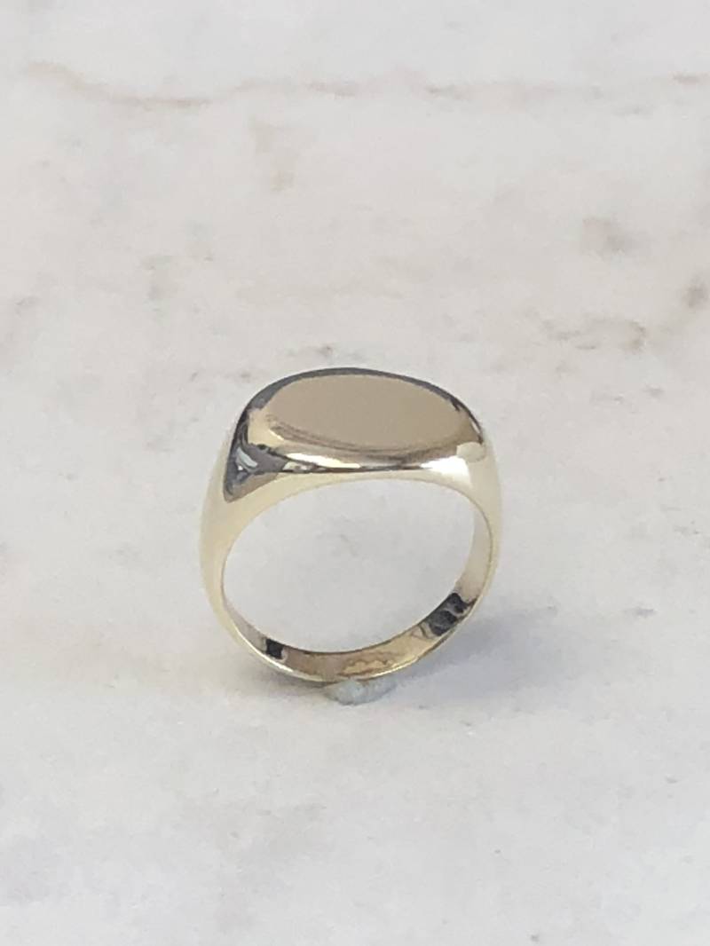 14Kt Gelbgold Herren/Unisex Solid Oval Signet Gravierbarer Ring Zu Einem Sehr Erschwinglichen Preis von StanPaulJewelry