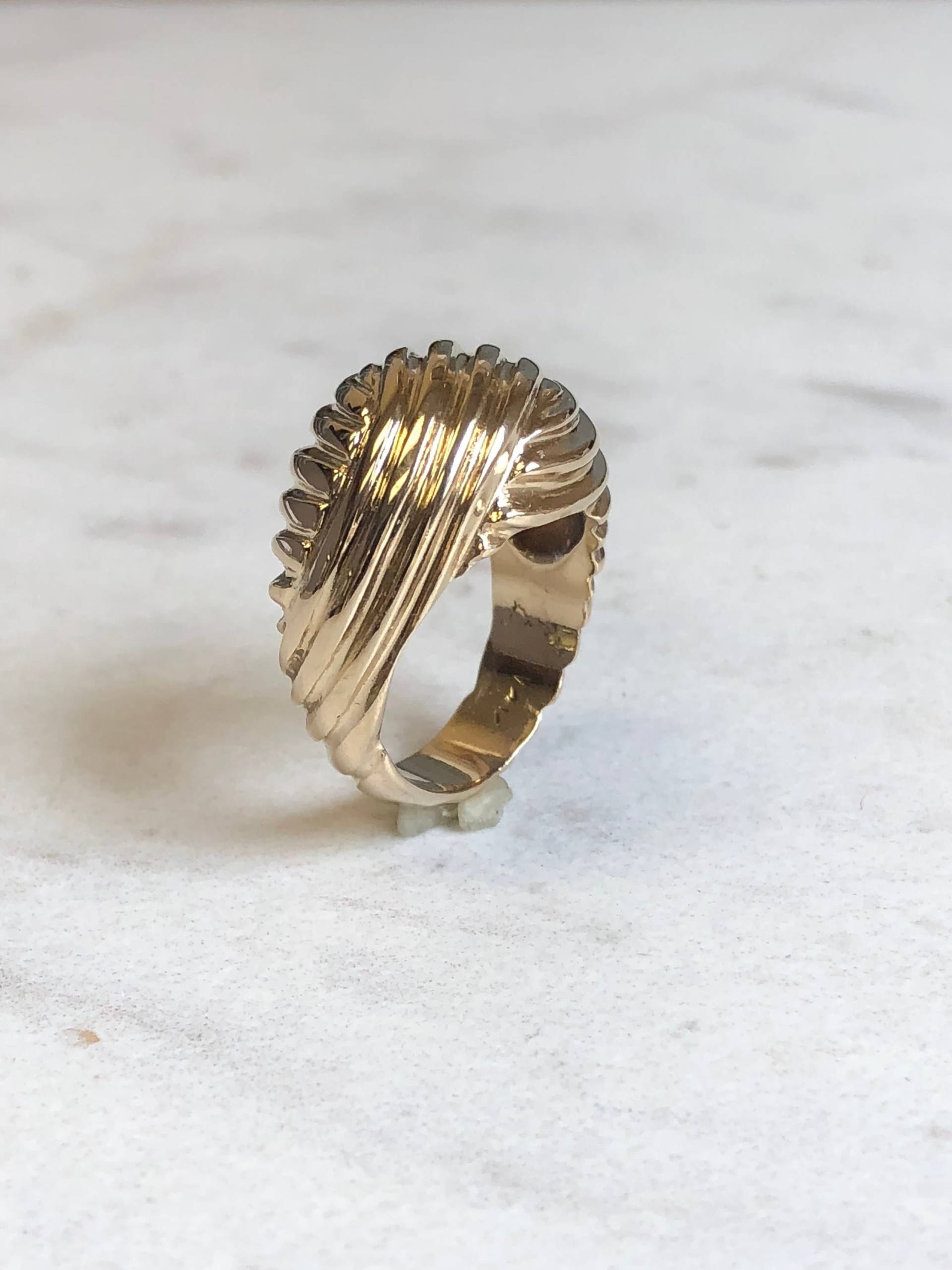 14Kt Gelbgold Lady Es Dome Swirl Radierring Zu Einem Unglaublichen Preis von StanPaulJewelry