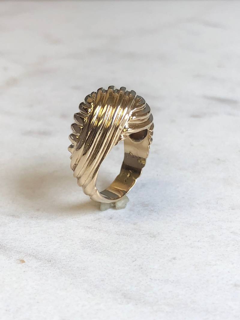 14Kt Gelbgold Lady Es Dome Swirl Radierring Zu Einem Unglaublichen Preis von StanPaulJewelry