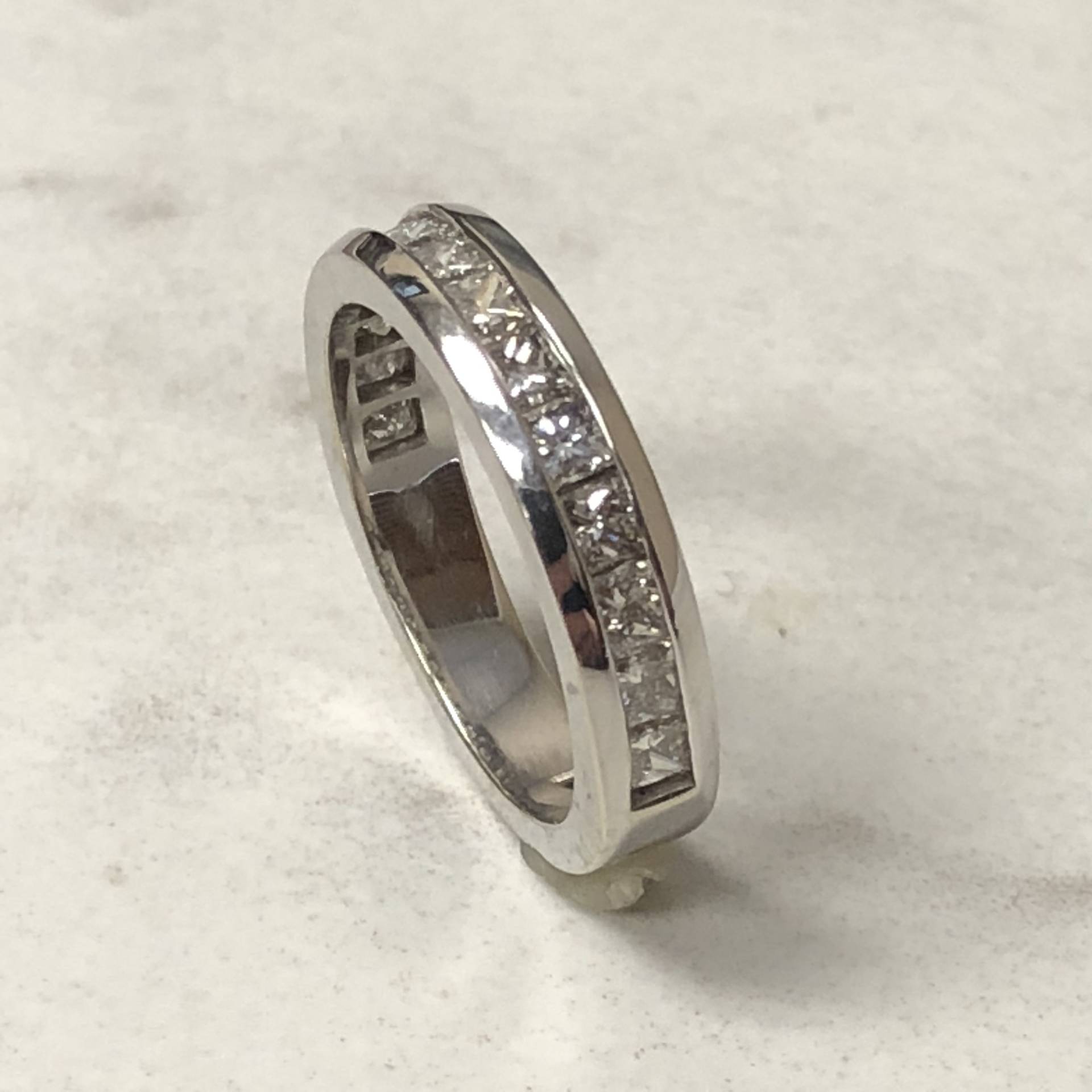 14Kt Weißgold Ladys Prinzessin Geschnitten Kanal Set Diamant Hochzeit/Jahrestag Band 1, 25Ctw Zu Einem Sehr Erschwinglichen Preis von StanPaulJewelry