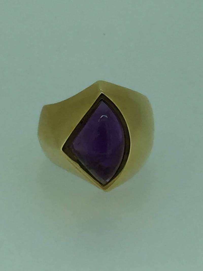 Amethyst... 18Kt Gelbgold Damen "One-Of-A-Kind" Handgeschnittener Cabachon Amethyst Ring von StanPaulJewelry