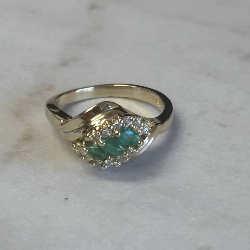 Smaragd... 14Kt Gelbgold Lady Diamant Und Smaragd High Fashion Ring Zu Einem Sehr Erschwinglichen Preis von StanPaulJewelry