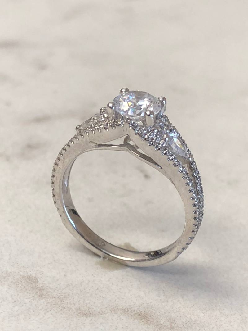sterling Silber Damen Cz Verlobungsring Mit Passendem Ehering 1.70Ct Gesamtgewicht Big Look von StanPaulJewelry