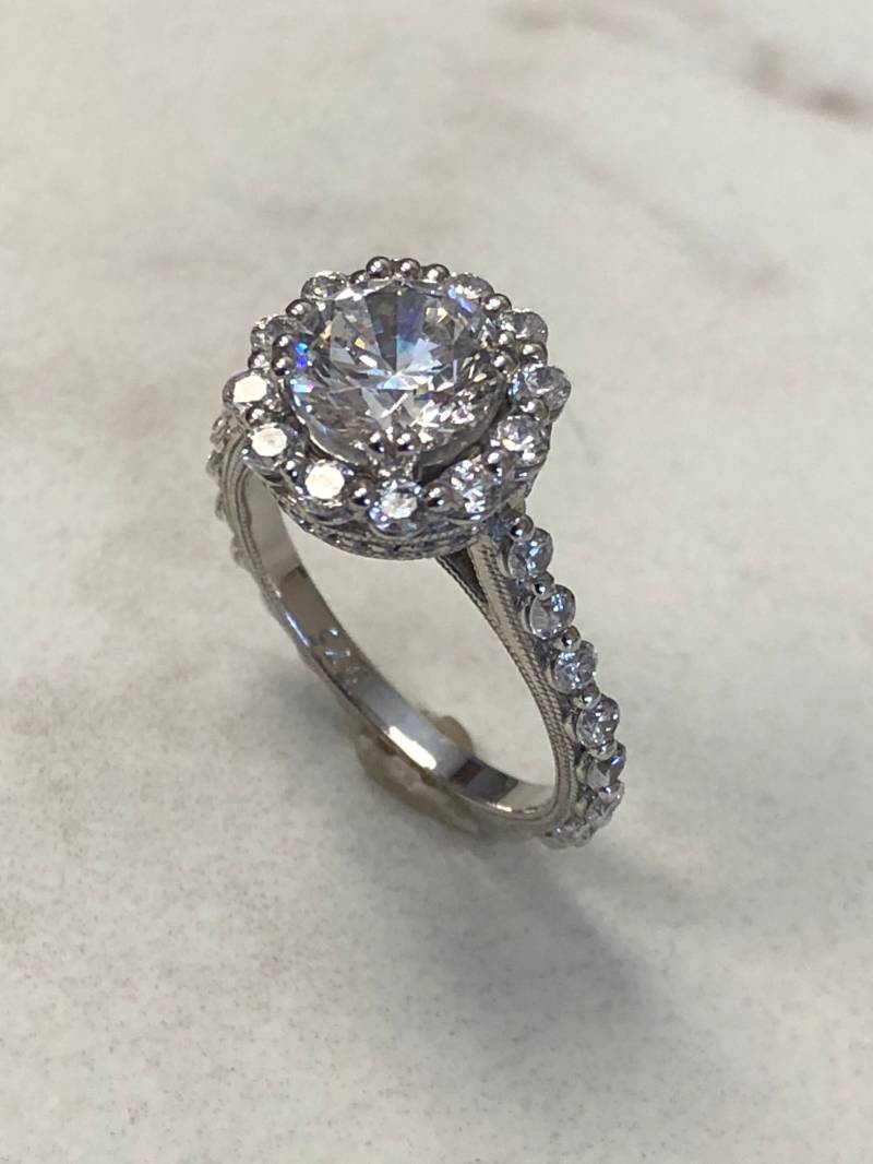 sterling Silber Lady's Cz Halo Verlobungsring 2.75Ct Gesamtgewicht Big Look Für Einen Erschwinglichen Preis von StanPaulJewelry