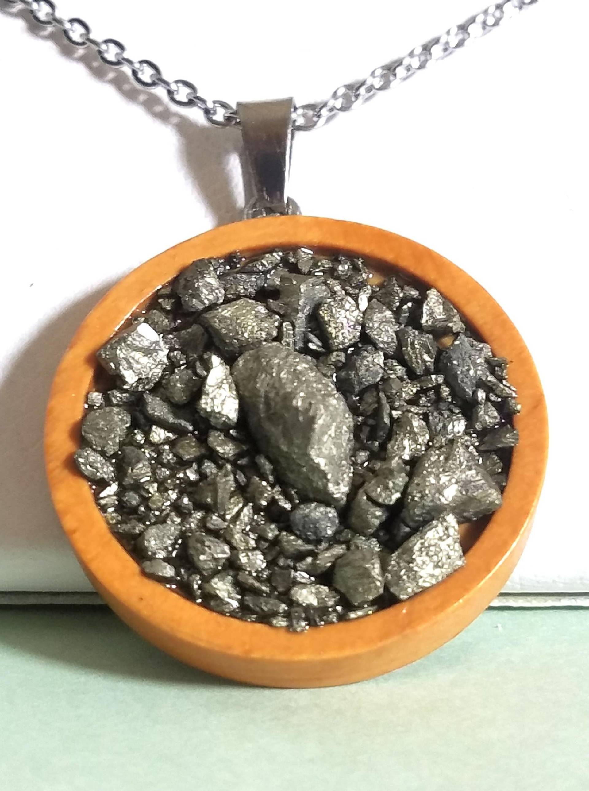 2068" Pyrite Natürliche Holz Charm Halskette Mit Echten Heilung Zerkleinert Pyrit Steine, Geschenk Für Sie 2068" Pyrite Natürliche Holz Charm Halskette Mit Echten Heilung Zerkleinert Pyrit Steine, Geschenk Für Sie von StarBuckJewelry