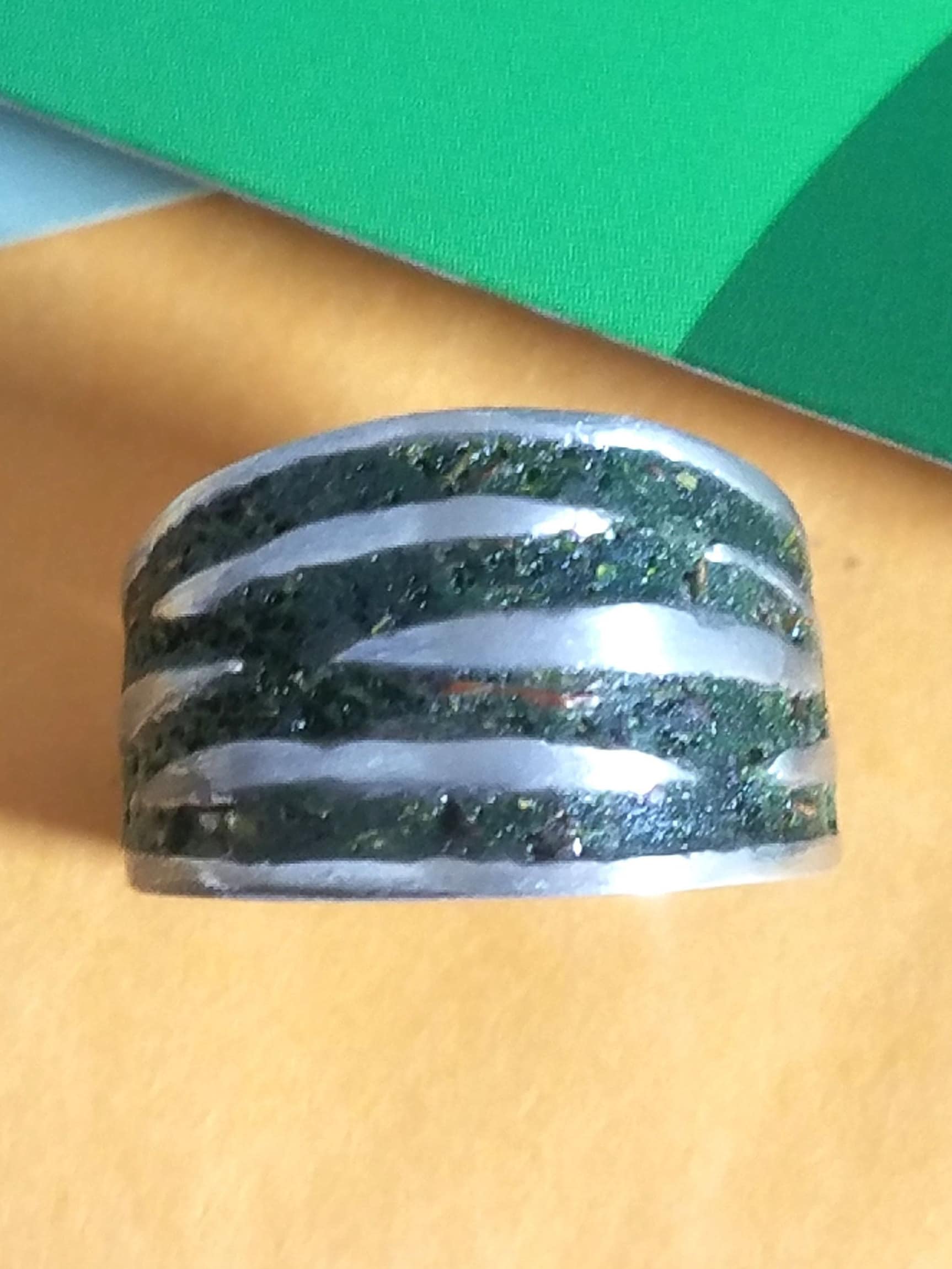 925 Sterling Silber Breites Band Mit Natürlichem Moos Inlay Geschenk Für Sie. #2034 925 Sterling Silber Breites Band Mit Natürlichem Moos Inlay Geschenk Für Sie. #2034 von StarBuckJewelry