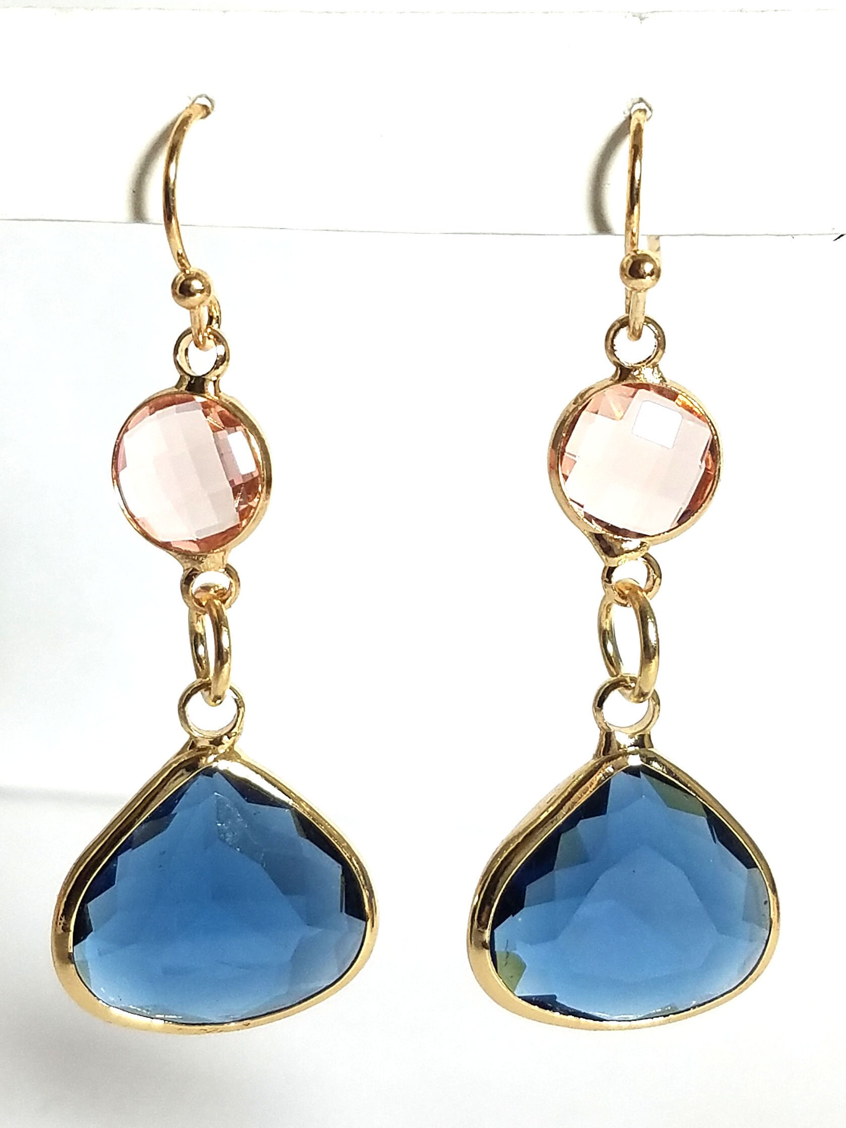 Baumelnde Blau Und Rosenquarz Birnen Form Runde Schliff Steine Poliert Gold Farbe Ohrringe Feines Geschenk Für Sie #20149 Baumelnde Blau Und Rosenquarz Birnen Form Runde Schliff Steine Poliert Gold Farbe Ohrringe Feines Geschenk Für Sie #20149 von StarBuckJewelry