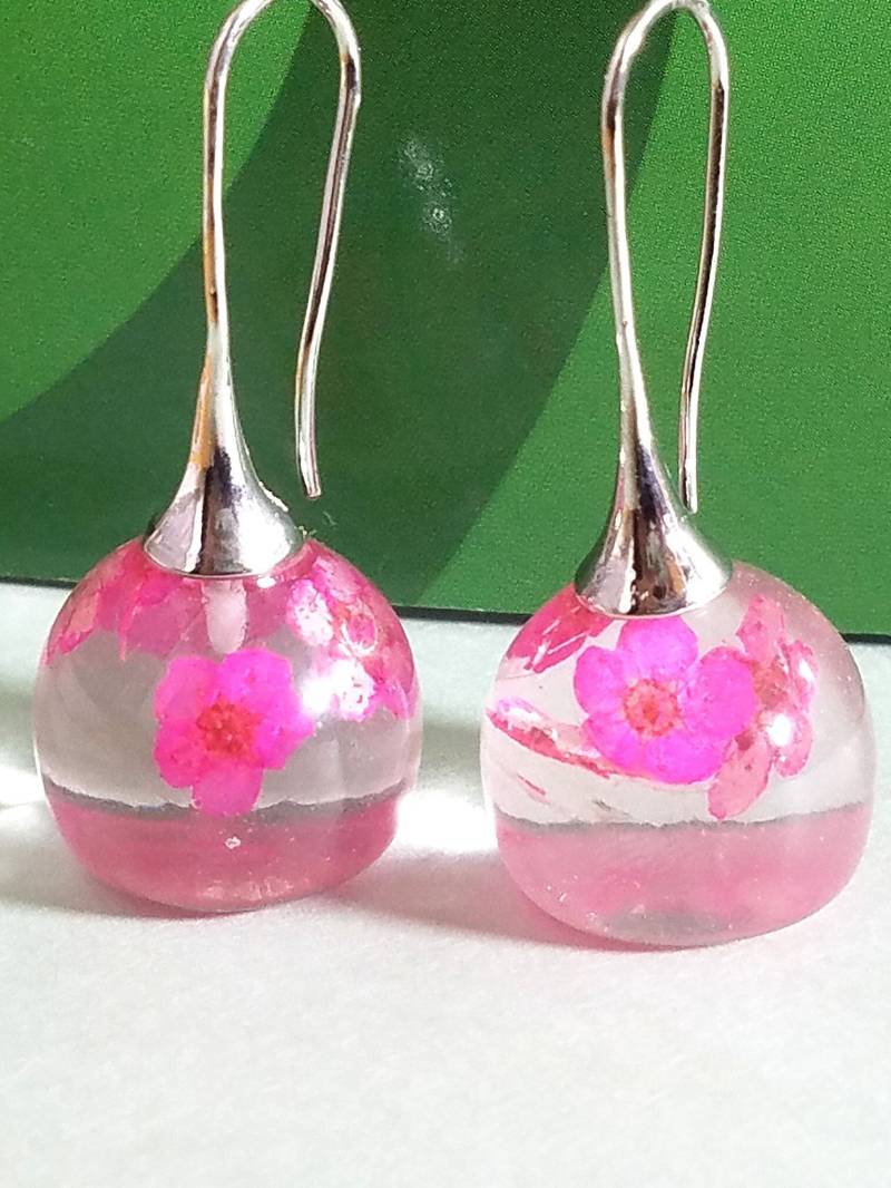 Echte Blüten Ohrringe Rosa Farbe Echte in Rezin Kugeln Silber Lange Ohrringe, Geschenk Für Sie #2032 Echte Blüten Ohrringe Rosa Farbe Echte in Rezin Kugeln Silber Lange Ohrringe, Geschenk Für Sie #2032 von StarBuckJewelry