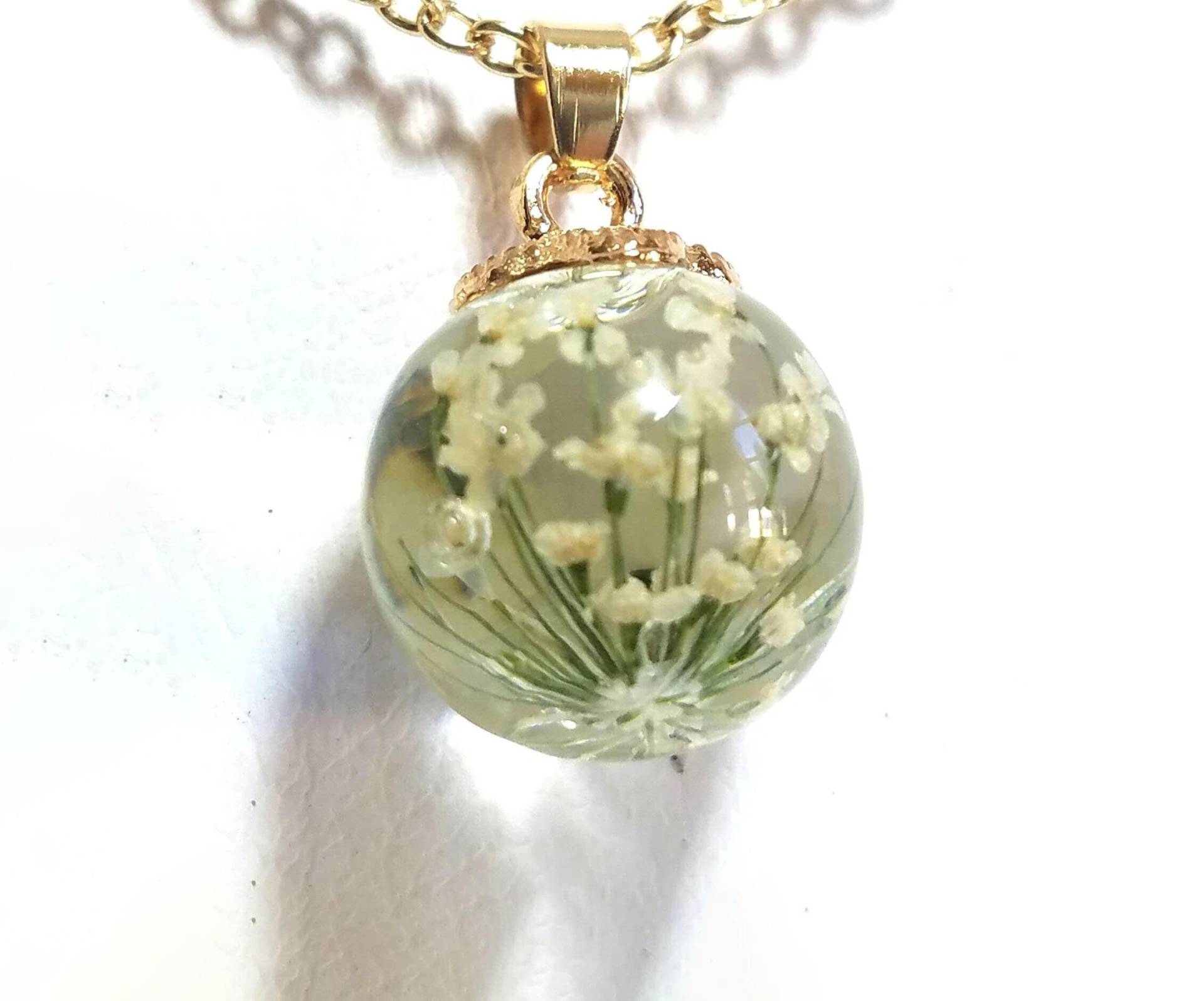 Exklusive Handgeblühte Glaskugel Mit Vegitation Halskette - Statement Glas Anhänger Minimalist 2027 Exklusive Handgeblühte Glaskugel Mit Vegitation Halskette - Statement Glas Anhänger Minimalist 2027 von StarBuckJewelry