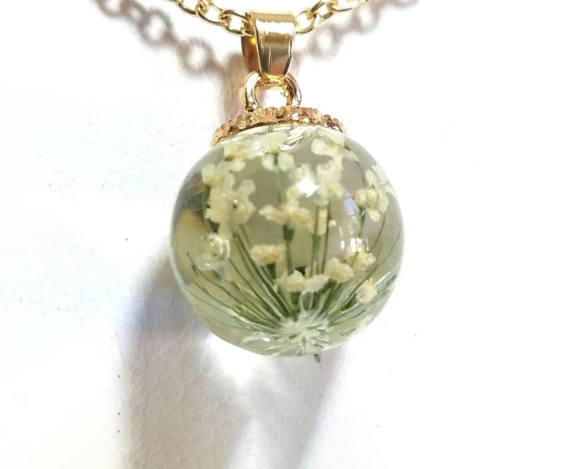 Exklusive Handgeblühte Glaskugel Mit Vegitation Halskette - Statement Glas Anhänger Minimalist 2027 von StarBuckJewelry