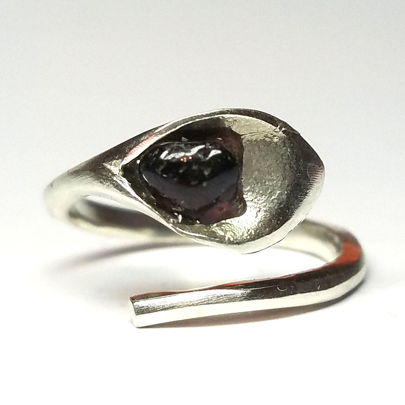 Ring Flieder Designed Mit Tom Bled Granat Stein Aus 925 Sterling Silber, Feines Geschenk Für Sie #20130 Ring Flieder Designed Mit Tom Bled Granat Stein Aus 925 Sterling Silber, Feines Geschenk Für Sie #20130 von StarBuckJewelry