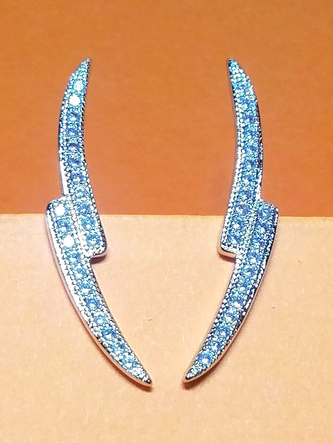 Schillernde Diamantfreie Form Entworfen Mit Hochwertigen Zirkonia Kletterohrringen, Geschenk Für Sie #20116 Schillernde Diamantfreie Form Entworfen Mit Hochwertigen Zirkonia Kletterohrringen, Geschenk Für Sie #20116 von StarBuckJewelry