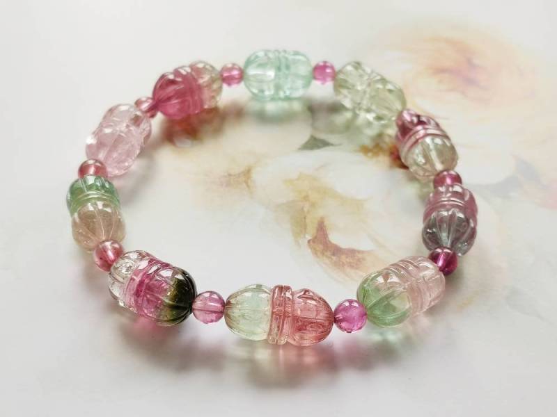 Seltenes Natürliches Bi-Color Turmalin Lotus 9.5 Knospe Carving Armband von StarMieGems