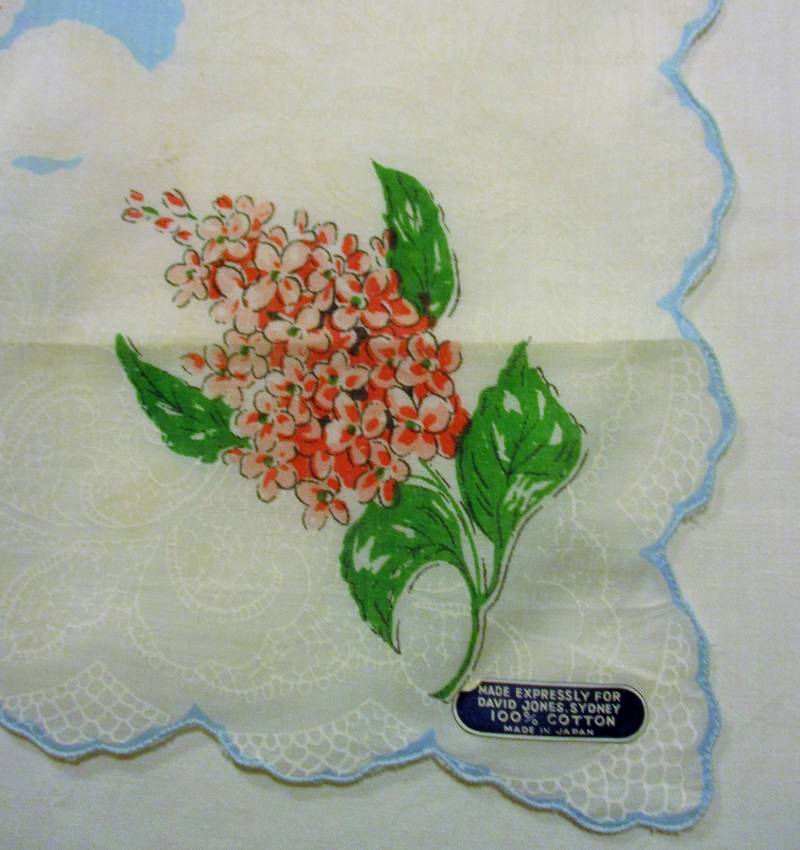 Jahrgang Unbenutzt David Jones, Sydney Baumwolle Lila Print Taschentuch Mit Gewellten Rändern, Etikett, 13 1/2 Zoll Von Zoll, 1 Pc von StarPower99