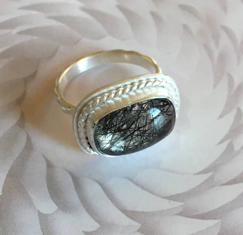 Turmalinierter Quarz Ring | Größe 9 von StarSapphireBoutique