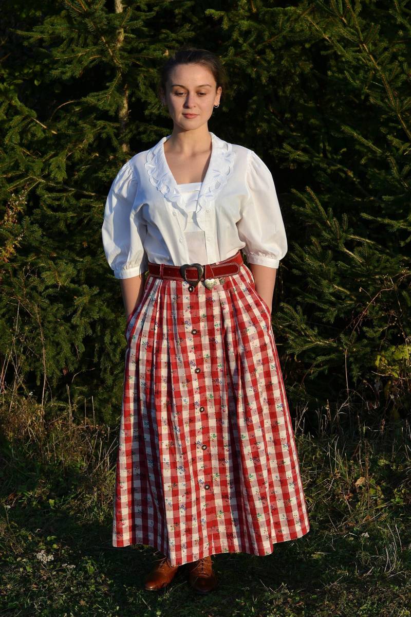 Burgunderroter Tartan-Maxirock Hammerschmidt Mit Gürtelmetallverzierungen, Größe 12-14 Uk von StaraLiadaVintage