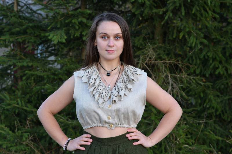 Leinen Crop Top Mit Spitzenrüschenkragen Deutsche Vintage Größe 42 von StaraLiadaVintage