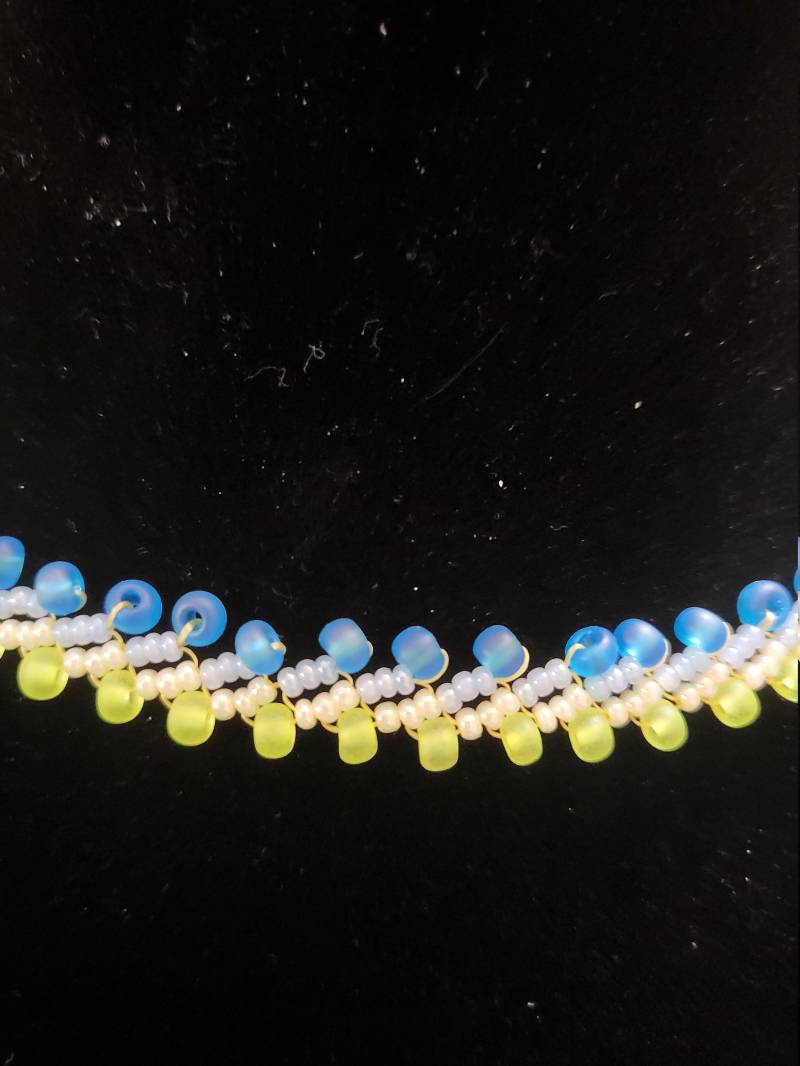 Handgemachtes Pastell Perlenarmband in Den Farben Der Ukraine | Blau Und Gelb von StarchaserBeads
