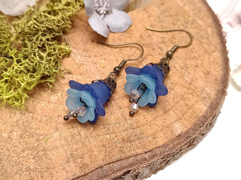 Blütenohrringe in Blau von StarchildJewellery