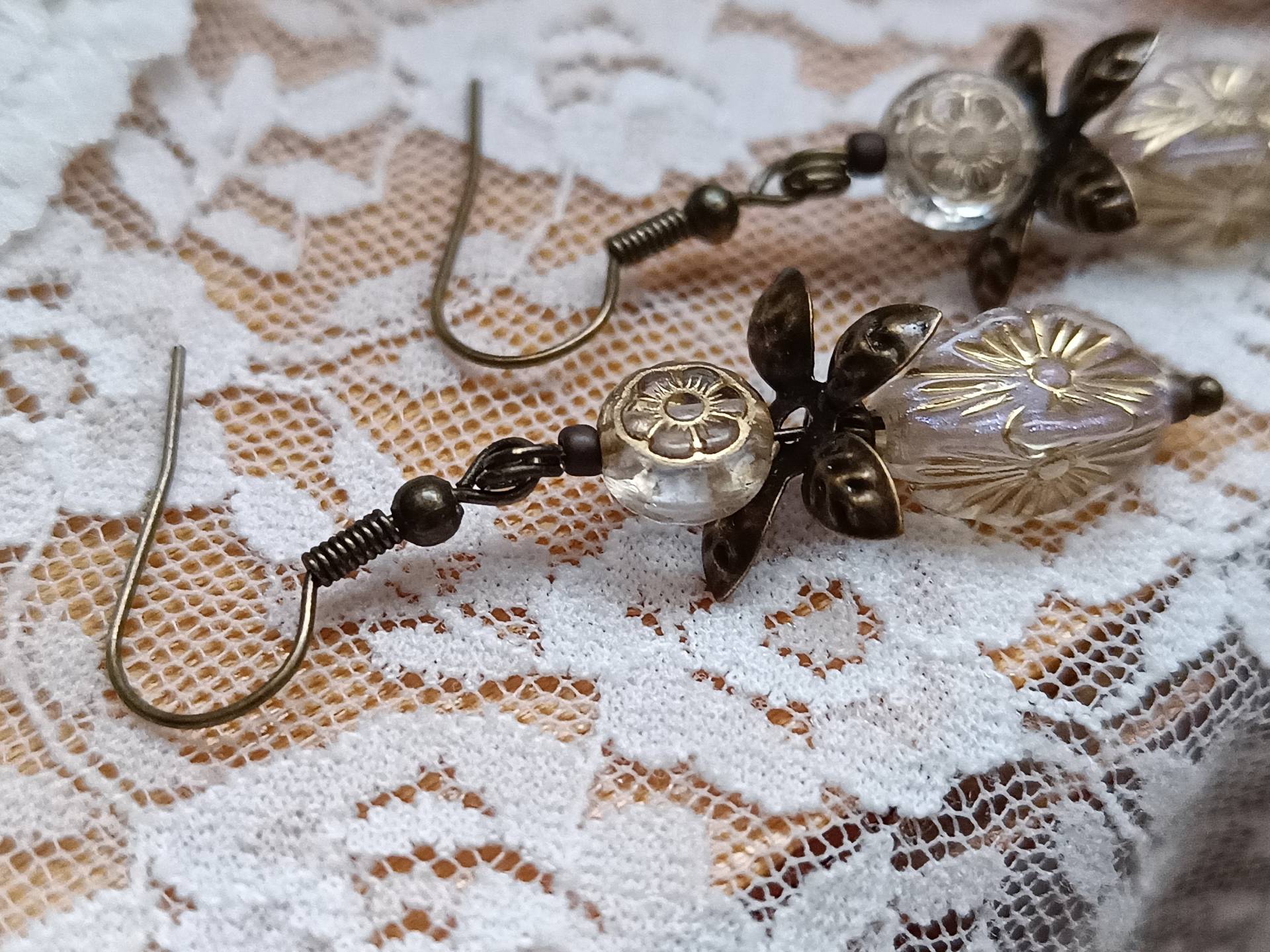 Bronzefarbene Ohrhänger Mit Blüten von StarchildJewellery