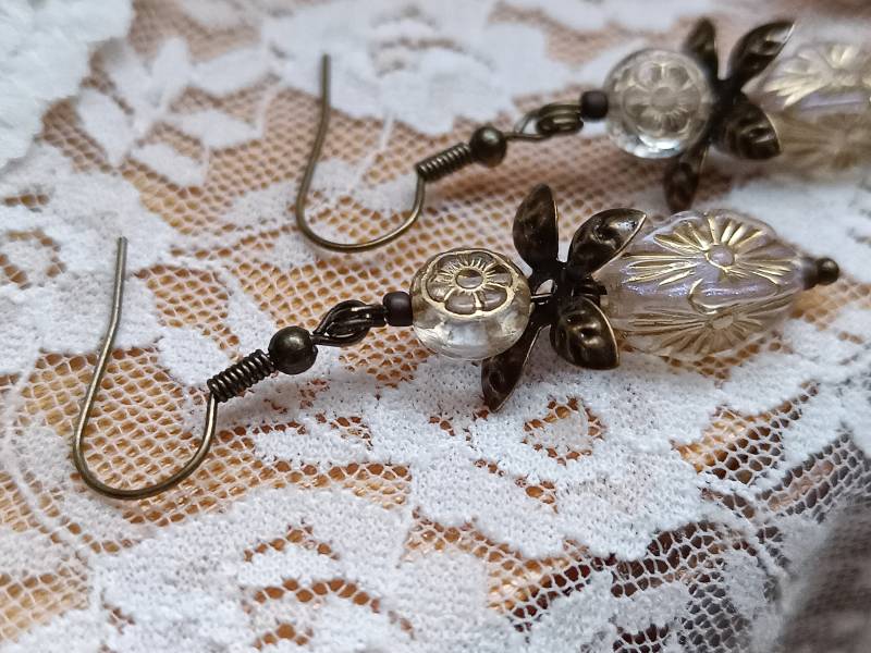 Bronzefarbene Ohrhänger Mit Blüten von StarchildJewellery