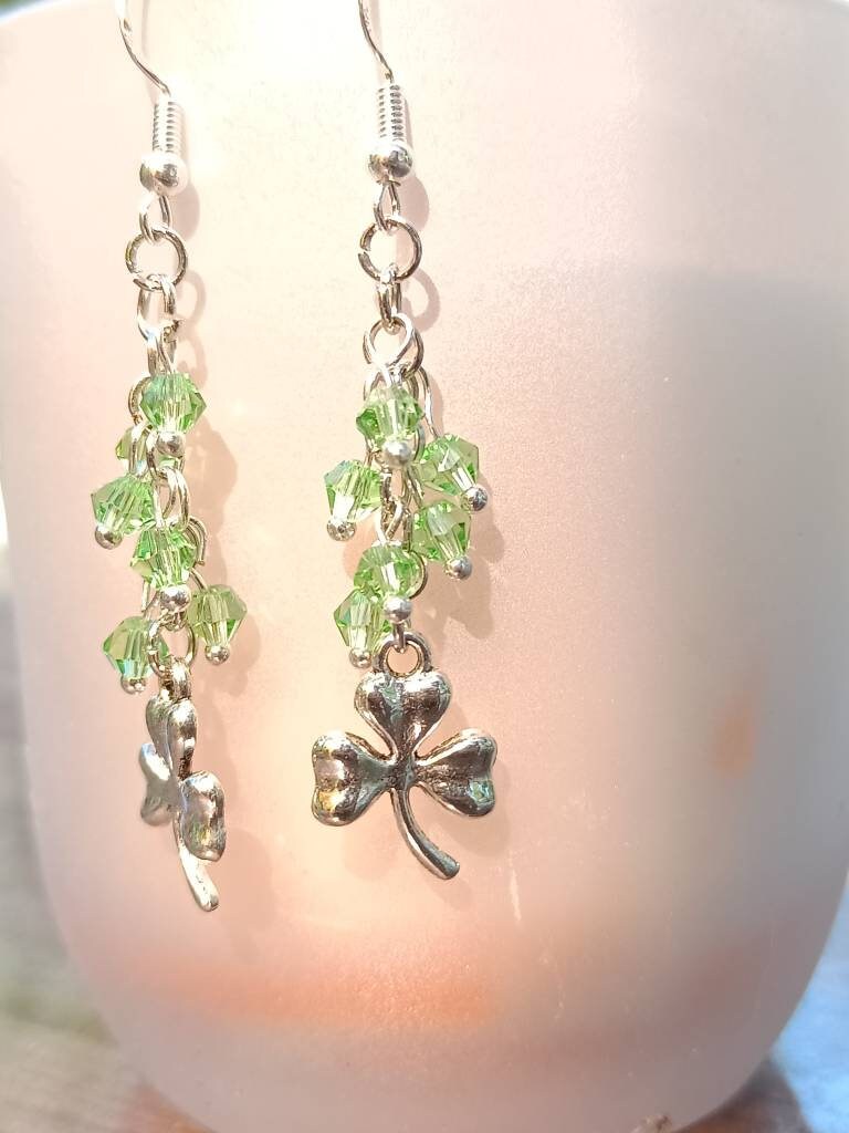 Ohrhänger Ohrringe Silber Grün Mit Kleeblatt von StarchildJewellery