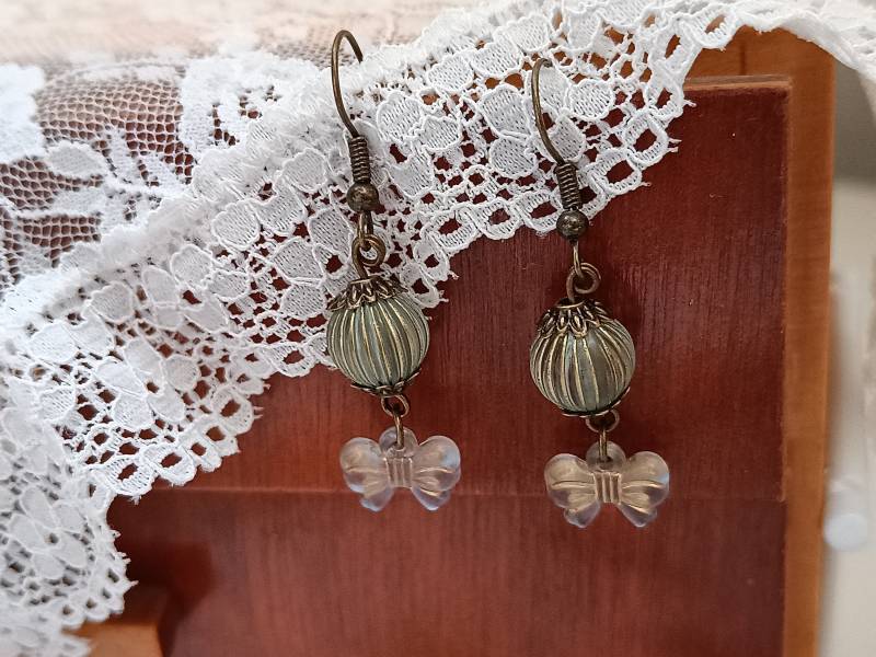 Vintage Ohrhänger Mit Schleifen von StarchildJewellery