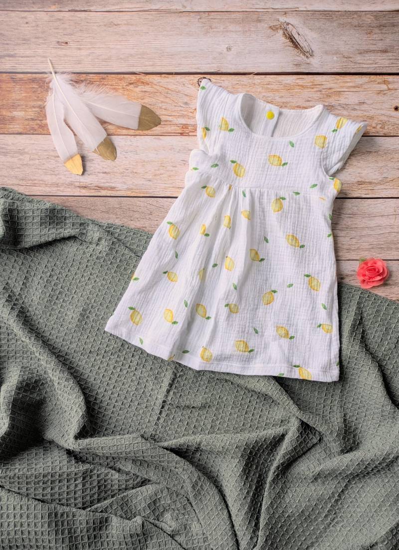 Zitroniges Musselinkleid Mit Flügelärmeln - Sommerkleid Zitronen Zitronenkleid von StarckeAnna