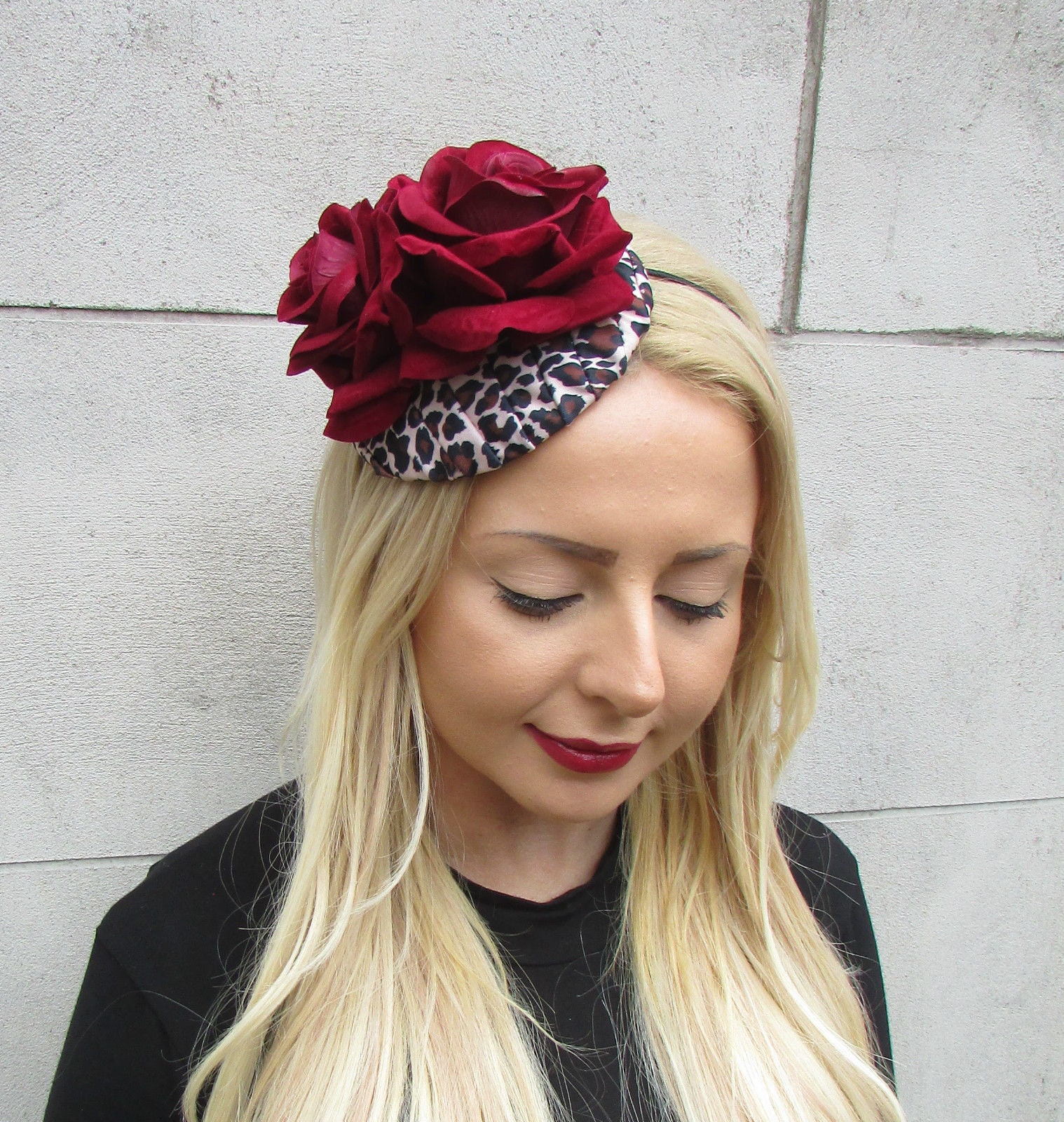 Burgund Fascinator Leopard Animal Print Rosen Blume Hut Weinrot Beige Schwarz Rassen Sh-521 von Starcrossedbeauty