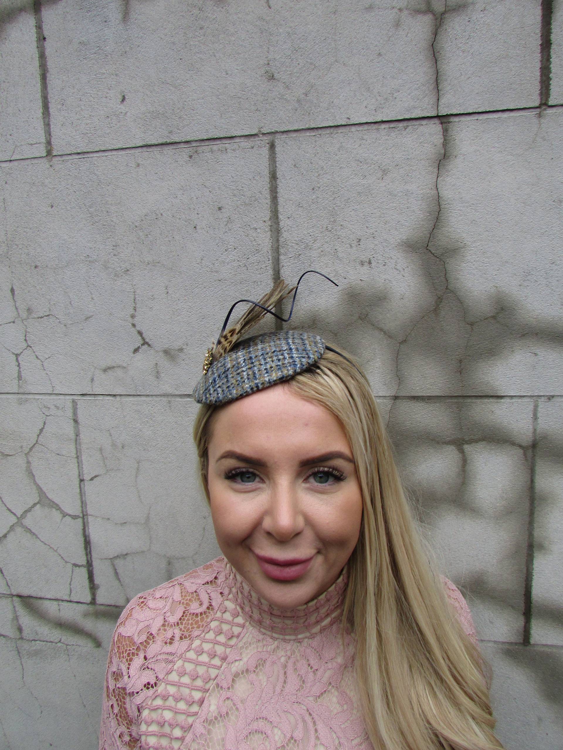 Marine-Blau-Gold Harris Tweed Wolle Braun Fasan Feder Pillbox Hut Fascinator Cheltenham Rassen Hochzeit U11911 von Starcrossedbeauty