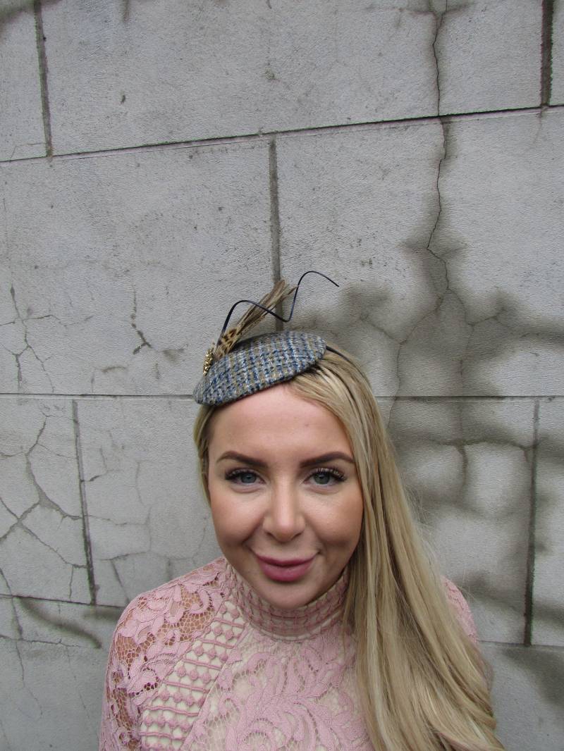 Marine-Blau-Gold Harris Tweed Wolle Braun Fasan Feder Pillbox Hut Fascinator Cheltenham Rassen Hochzeit U11911 von Starcrossedbeauty