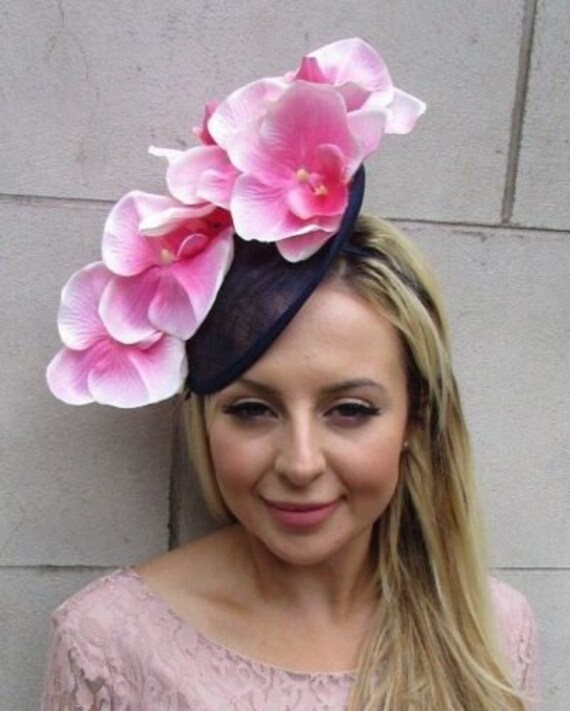 Navy Blau Pink Orchidee Blume Saucer Disc Hat Fascinator Hochzeit Ascot Hatinator U1B23 Uu von Starcrossedbeauty