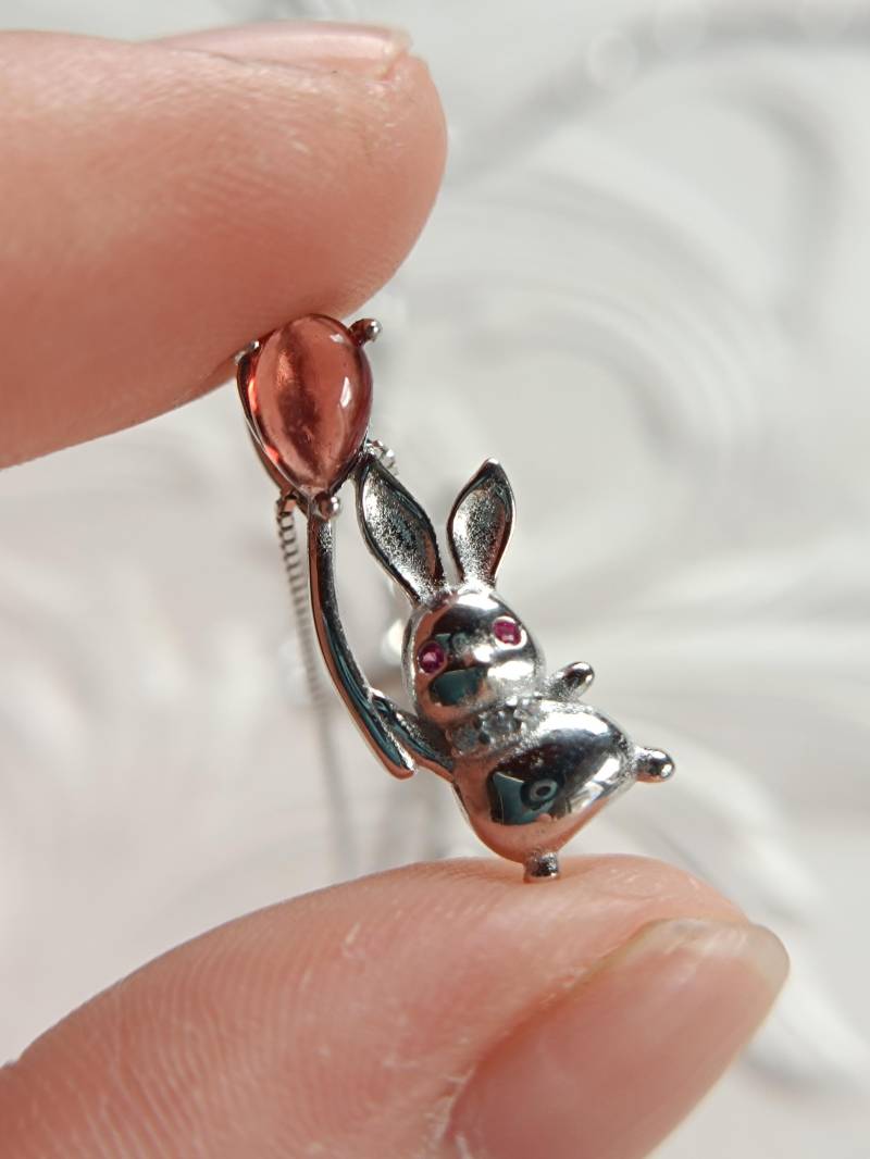 Granat Anhänger Hase Mit Luftballon Halskette Edelstein Naturstein Einzigartiger Schmuck Geschenk Weihnachten Geburtstag Granat Anhänger Hase Mit Luftballon Halskette Edelstein Naturstein Einzigartiger Schmuck Geschenk Weihnachten Geburtstag von StardustJewelryDE