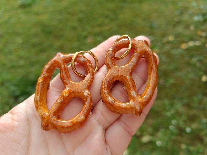 Salzbrezeln Ohrringe Edelstahl Einzigartiger Lustiger Schmuck Gebäck Brezel Typisch Deutsch Epoxidharz Geschenk Für Weihnachten Geburtstag von StardustJewelryDE