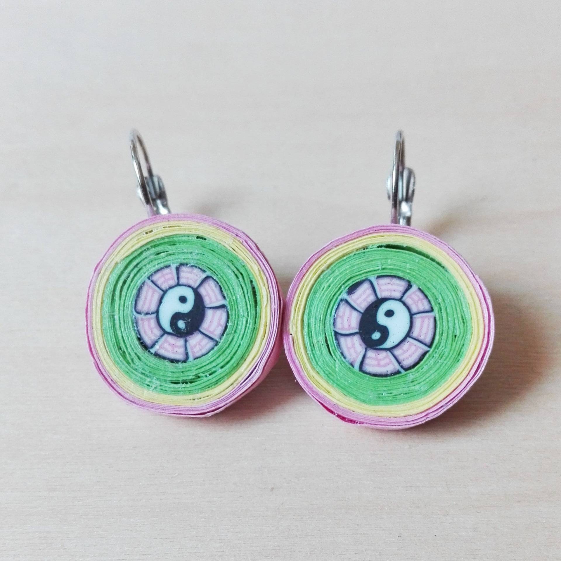 Yin Yang Ohrringe, Schmuck, Quilling Fimo Cane Bunte Ohrringe Yin Yang Ohrringe, Schmuck, Quilling Fimo Cane Bunte Ohrringe von StardustTreasury